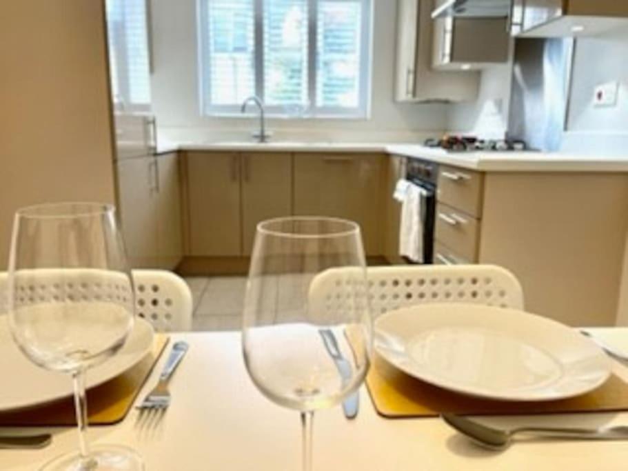 וויטני Modern Town House In Cotswolds - 3 Double Bedrooms מראה חיצוני תמונה