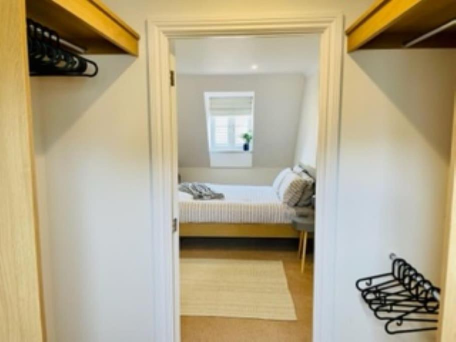 וויטני Modern Town House In Cotswolds - 3 Double Bedrooms מראה חיצוני תמונה