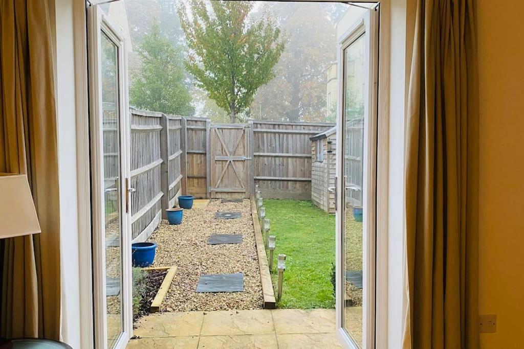 וויטני Modern Town House In Cotswolds - 3 Double Bedrooms מראה חיצוני תמונה