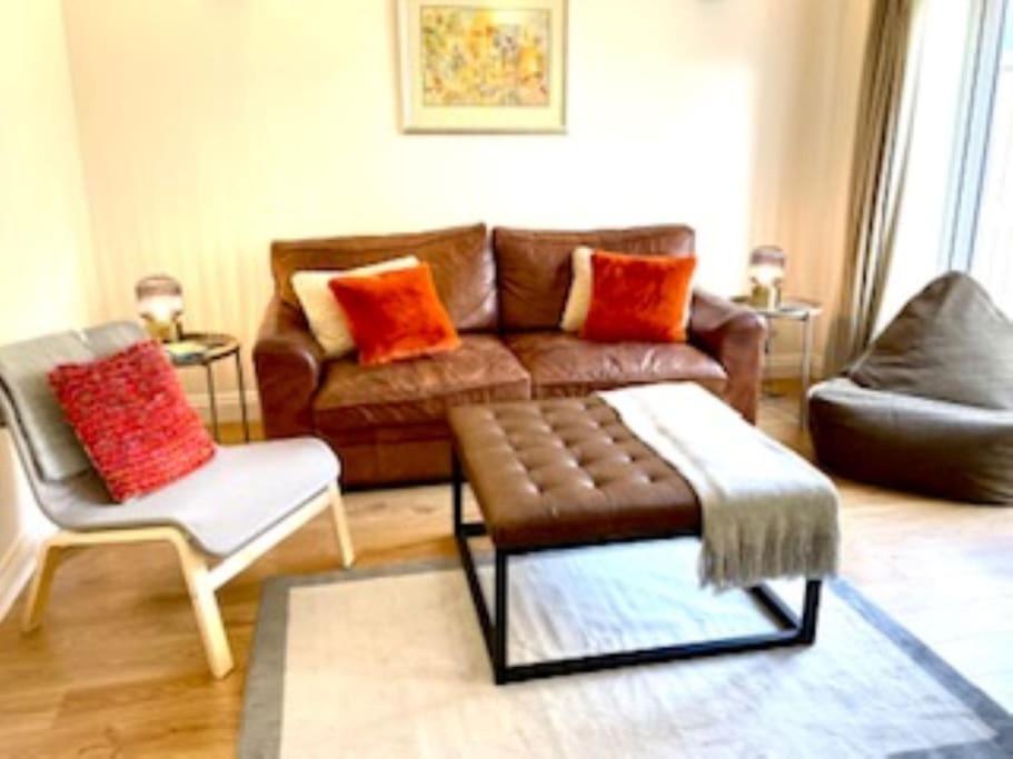 וויטני Modern Town House In Cotswolds - 3 Double Bedrooms מראה חיצוני תמונה