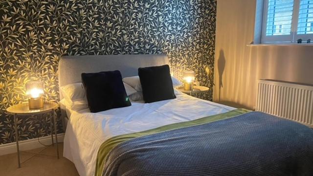 וויטני Modern Town House In Cotswolds - 3 Double Bedrooms מראה חיצוני תמונה