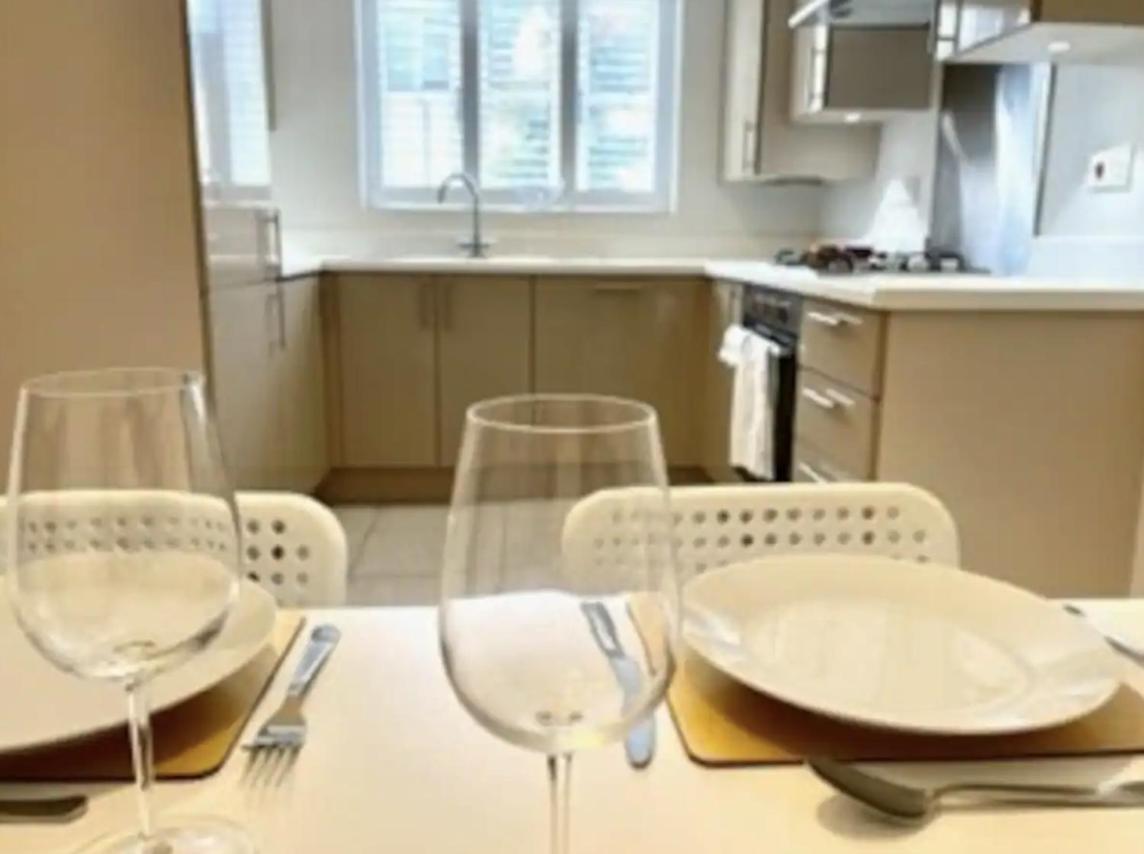 וויטני Modern Town House In Cotswolds - 3 Double Bedrooms מראה חיצוני תמונה