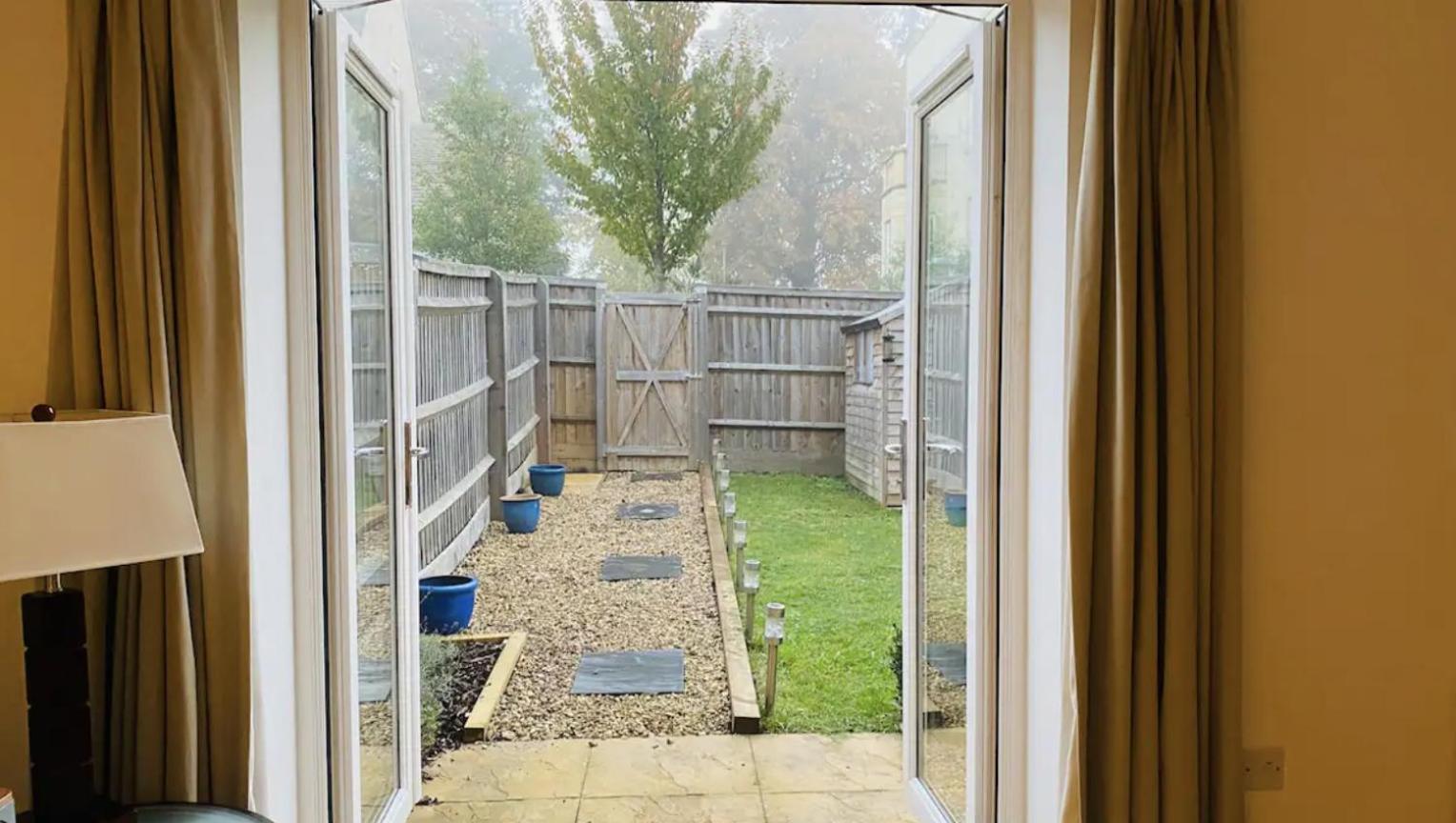 וויטני Modern Town House In Cotswolds - 3 Double Bedrooms מראה חיצוני תמונה